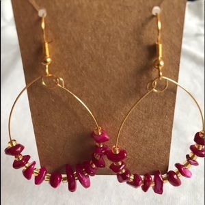 Dark Pink Gold Gemstone Chip Oval Hoop Earrings